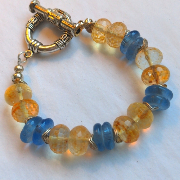 New Citrine and art glass bracelet.  Handcrafted. 7" long. Toggle clasp - Picture 1 of 3